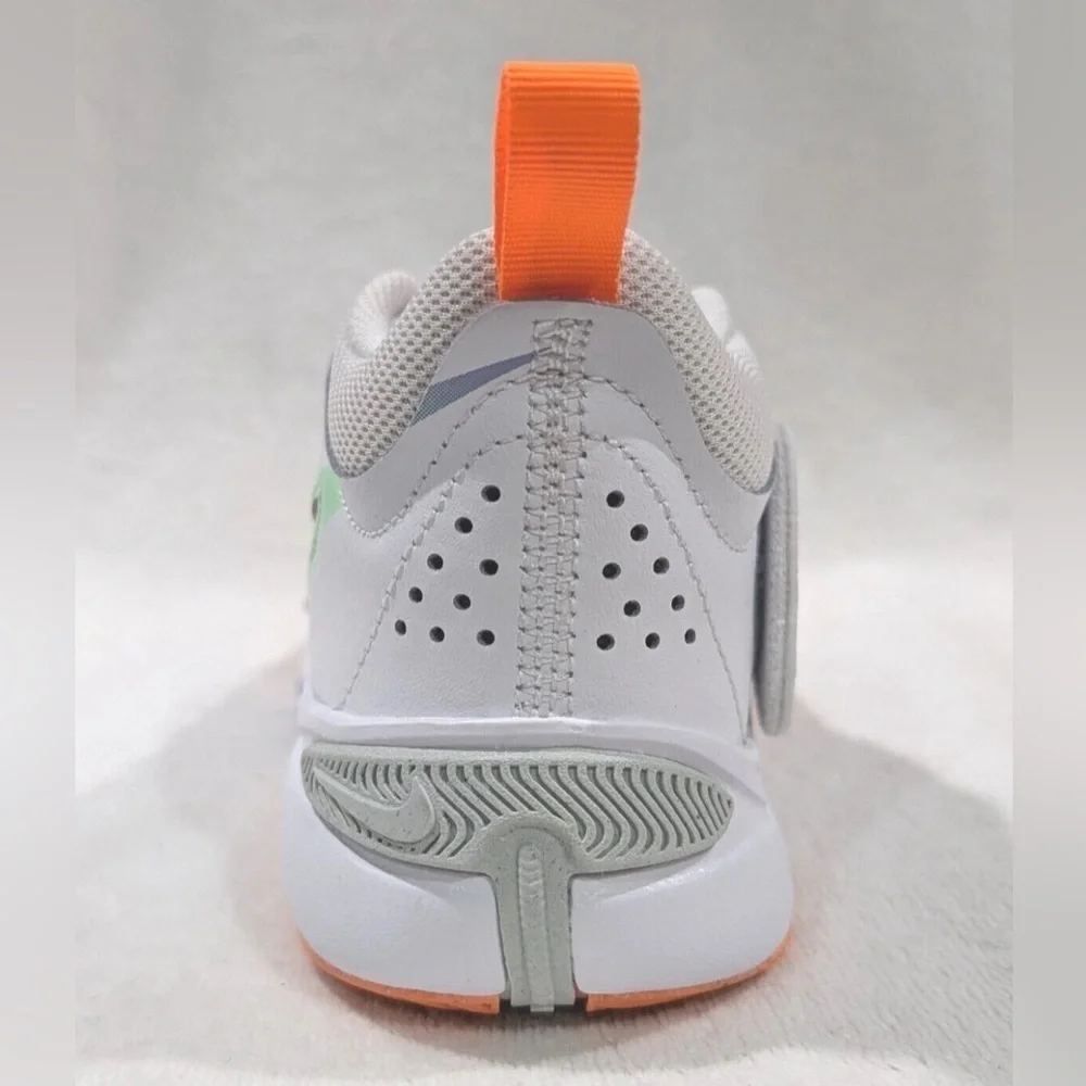 Nike Team Hustle D 11 (GS) White/Orange/Green Girl's Sneakers-Sizes 3Y like new